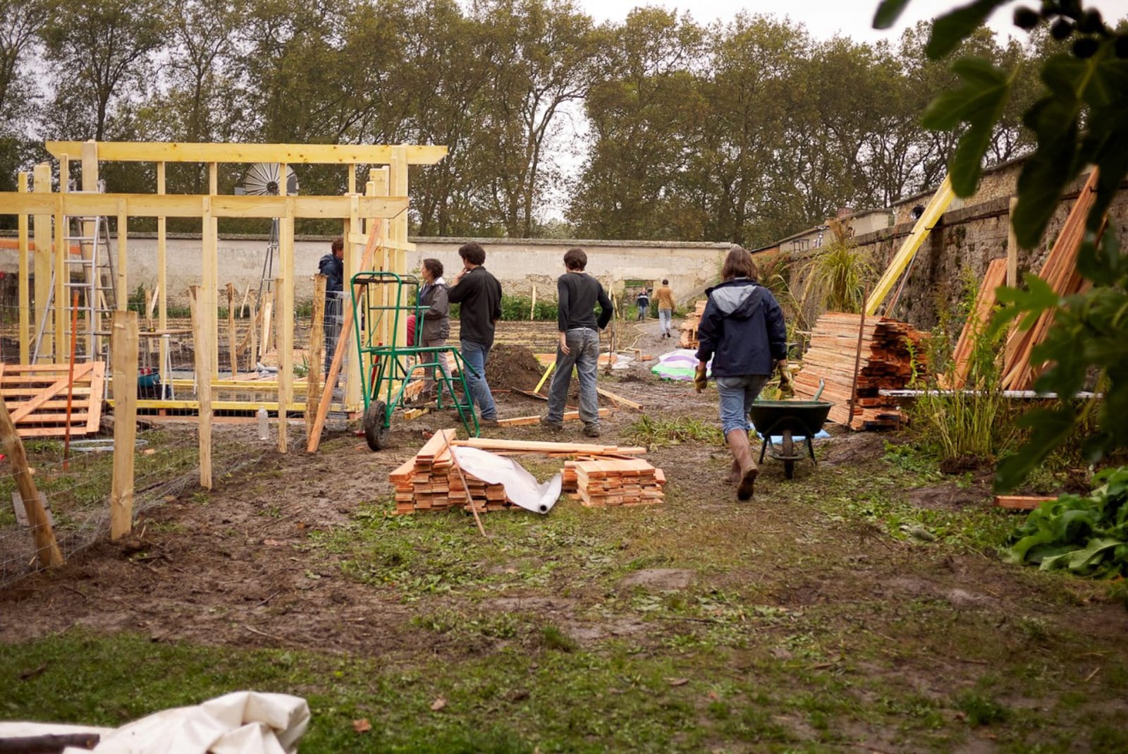 Construction chantier participatif Poulailler pédagogique Potager du roi Picorama